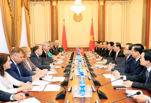 Le président Tran Dai Quang rencontre des dirigeants biélorusses ảnh 1