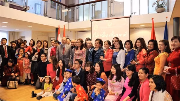 De l’Asie en Europe, les Vietnamiens fêtent le Têt ảnh 1