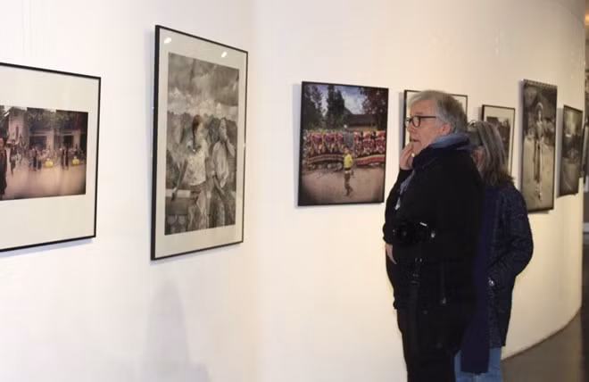 Les costumes des 54 ethnies du Vietnam exposés en France ảnh 2