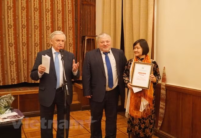 Une traductrice littéraire vietnamienne récompensée par un prix russe ảnh 1