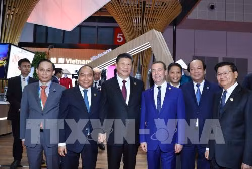 Le PM Nguyen Xuan Phuc à la Foire internationale des importations chinoises à Shanghai ảnh 1
