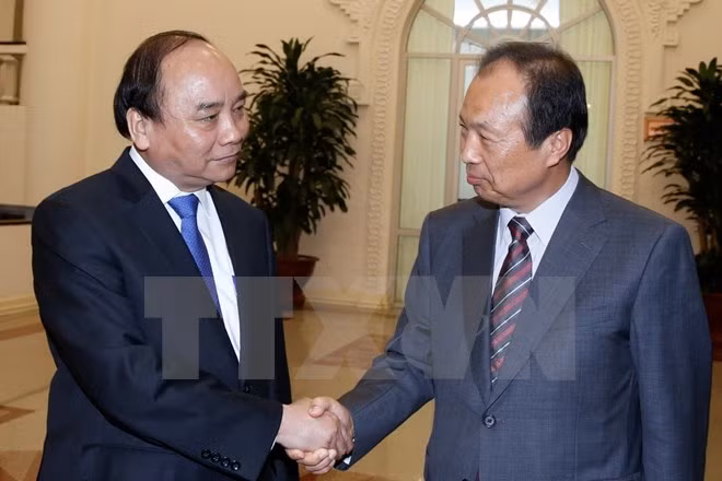 Le PM Nguyen Xuan Phuc reçoit le directeur général du groupe Samsung ảnh 1