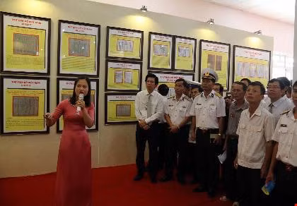 Exposition de cartes et d'archives sur Hoang Sa et Truong Sa à Kien Giang ảnh 1