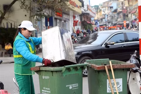 La ville de Hanoi remédie à la collecte des ordures ménagères ảnh 1