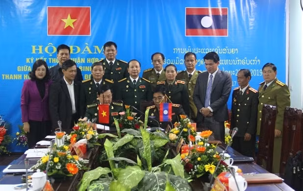 Les associations des anciens combattants de Thanh Hoa et de Houaphan main dans la main ảnh 1