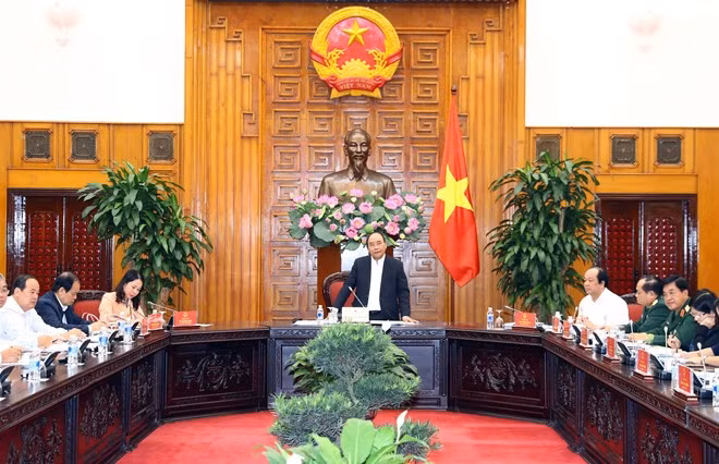 Le PM Nguyen Xuan Phuc travaille avec les responsables d’An Giang ảnh 1