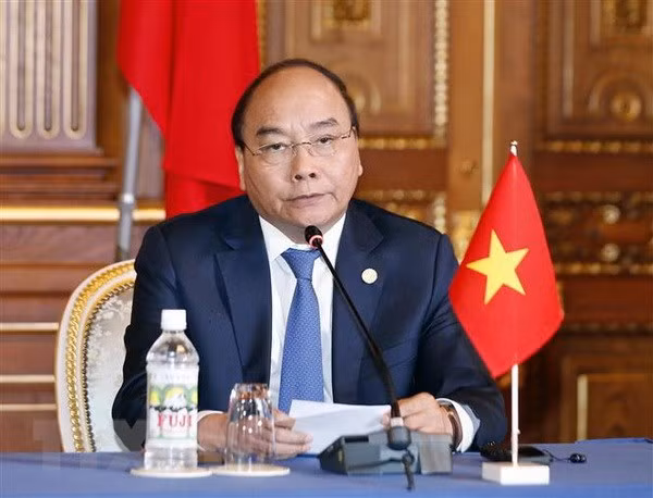 Le PM Nguyên Xuân Phuc à la conférence de presse conjointe sur le 10ème sommet Mékong-Japon ảnh 1