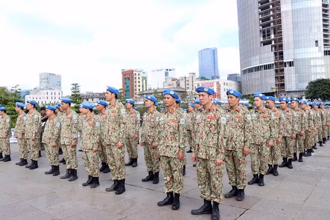 Maintien de la paix : des cadres et soldats vietnamiens partent pour le Soudan du Sud ảnh 1