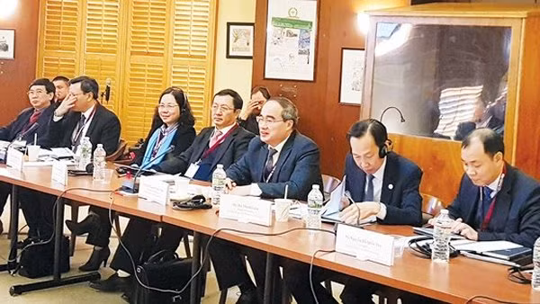 HCM-Ville poursuit sa coopération avec le MIT et l'université Harvard ảnh 1