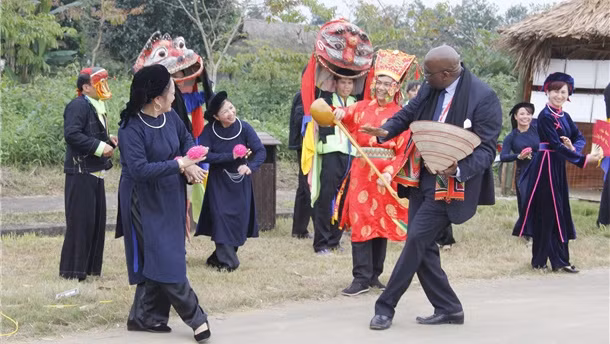 Le Village des ethnies du Vietnam aux couleurs des fêtes de fin d'année ảnh 1
