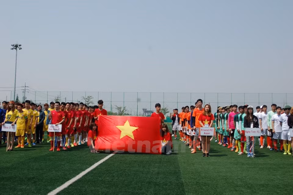 Le 42e anniversaire de la Réunification nationale célébrée à l'étranger ảnh 1