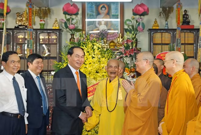 Le président Trân Dai Quang formule ses vœux du Vesak 2017 au Vénérable Thich Phô Tuê ảnh 1