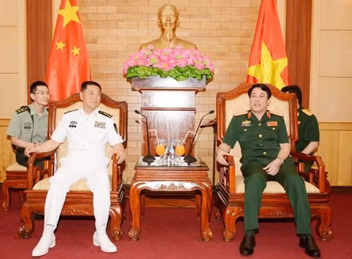 Dynamiser la coopération entre les marines vietnamienne et chinoise ảnh 1