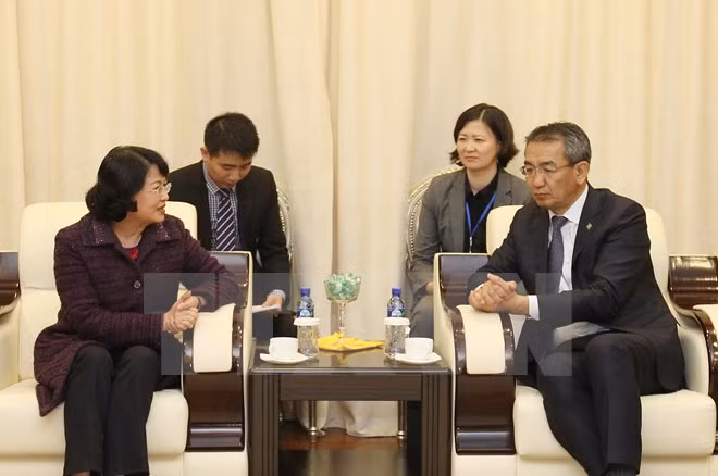 La vice-présidente Dang Thi Ngoc Thinh entame sa visite officielle en Mongolie ảnh 1
