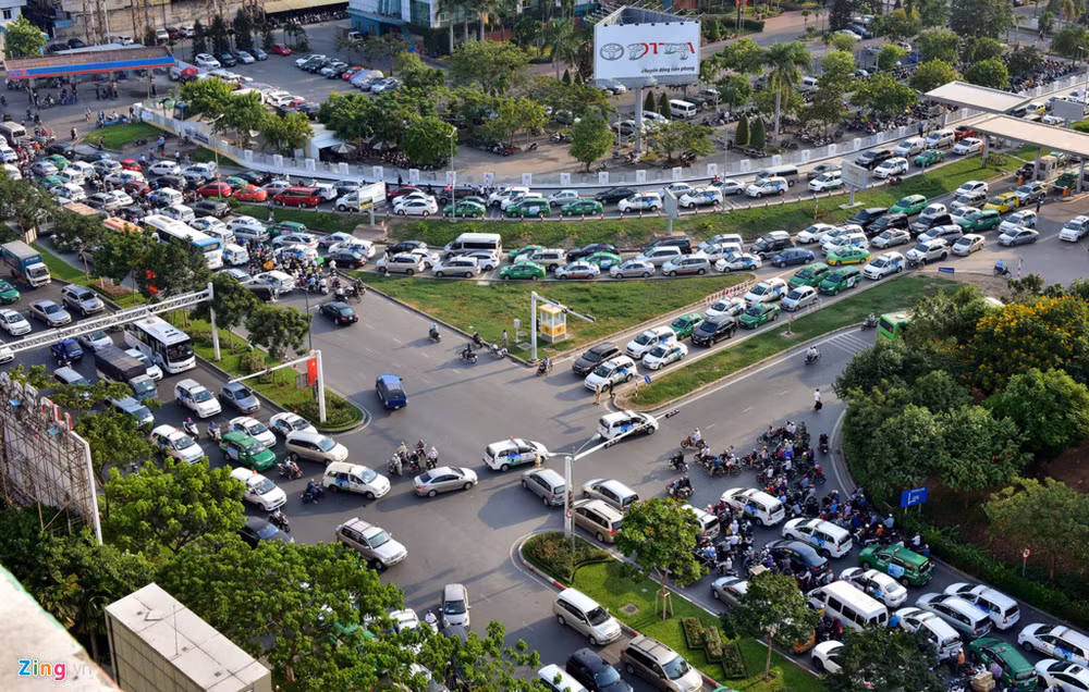 Ho Chi Minh-Ville : près de 900 milliards de dongs investis dans des projets clés ảnh 1