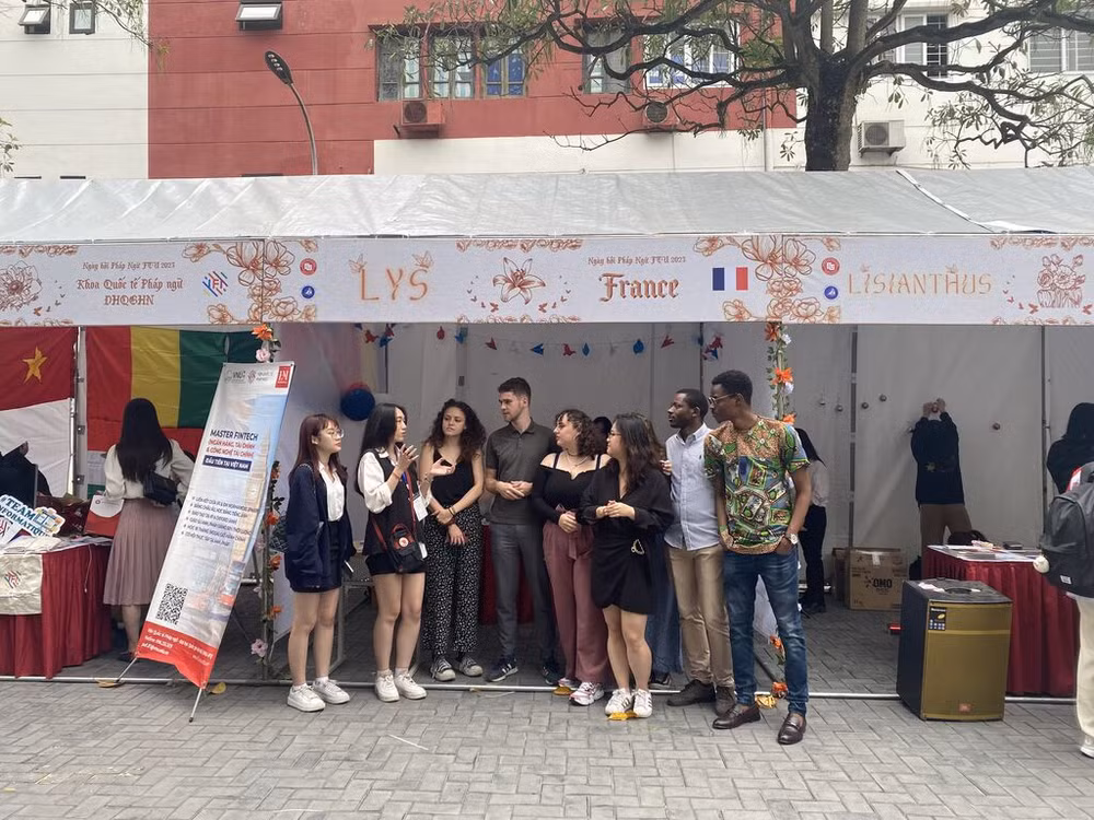 La fête francophone à l’École supérieure de commerce extérieur ảnh 1