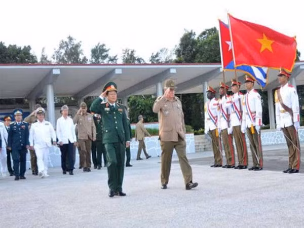 Vietnam et Cuba renforcent leur coopération dans la défense ảnh 1