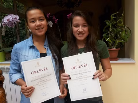 Deux sirènes prodiges illuminant la natation synchronisée ảnh 3