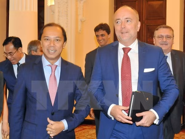 La Hongrie s’engage à ratifier rapidement l'Accord de libre-échange Vietnam-UE ảnh 1