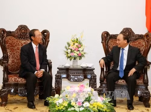 Le PM Nguyen Xuan Phuc reçoit le ministre cambodgien des Postes et des Télécommunications ảnh 1