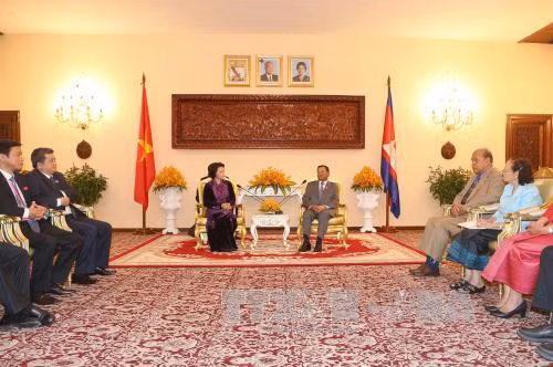 Vietnam et Cambodge s’engagent à promouvoir les liens bilatéraux ảnh 1