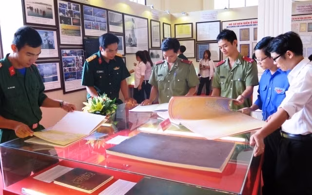 L'exposition sur Hoang Sa et Truong Sa à Hanoi et à Quang Binh ảnh 1