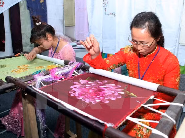 Ouverture du Festival touristique des villages de métiers traditionnels Hanoï-Vietnam 2016 ảnh 1 Ouverture du Festival touristique des villages de métiers traditionnels Hanoï-Vietnam 2016 ảnh 1