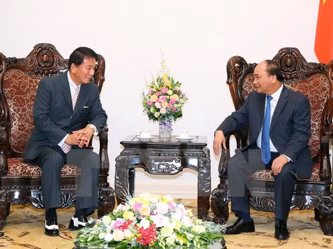 Le PM Nguyen Xuân Phuc reçoit l’ambassadeur spécial Vietnam-Japon ảnh 1
