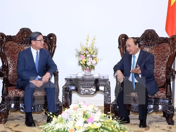 Le Premier ministre reçoit des responsables de groupes sud-coréens à investir au Vietnam ảnh 2
