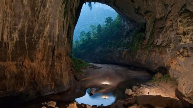 360 touristes réservent leurs billets pour découvrir la caverne de Son Doong ảnh 1