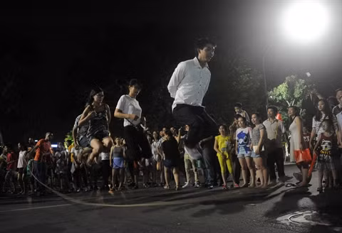 Hanoi: bilan du premier week-end sans voiture au lac Hoàn Kiêm ảnh 2