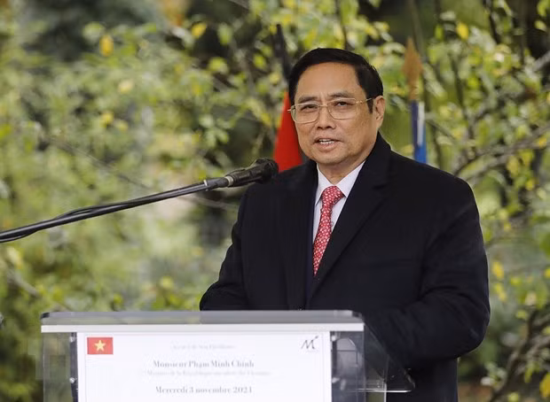 Retour du PM Pham Minh Chinh à Hanoï, clôturant avec succès sa tournée en Europe ảnh 1