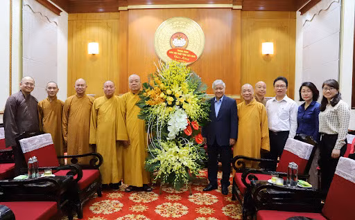 Le FPV présente ses félicitations à l'occasion du 40e anniversaire de la Sangha bouddhiste du VN ảnh 2
