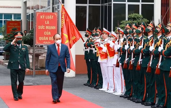 Le président Nguyên Xuân Phuc visite le Centre tropical Vietnam-Russie ảnh 1
