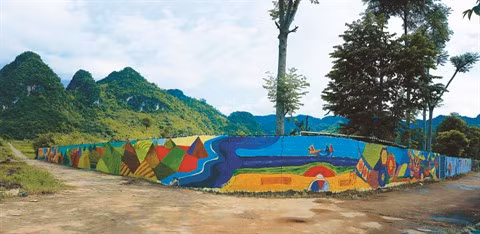 Un village aux fresques murales à Hoà Binh ảnh 1