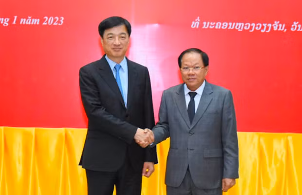 Le Vietnam et le Laos travaillent ensemble pour maintenir la stabilité politique et l'ordre social ảnh 1