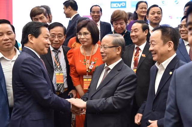Le vice-Premier ministre Lê Minh Khai au quatrième Congrès national de l’Association des PME ảnh 1