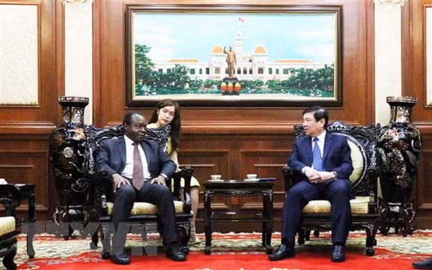 Ho Chi Minh-Ville prête à renforcer ses relations avec l'Angola et l'Arménie ảnh 1