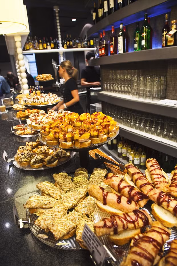 Célébration de la Journée mondiale des tapas à Hanoi ảnh 1