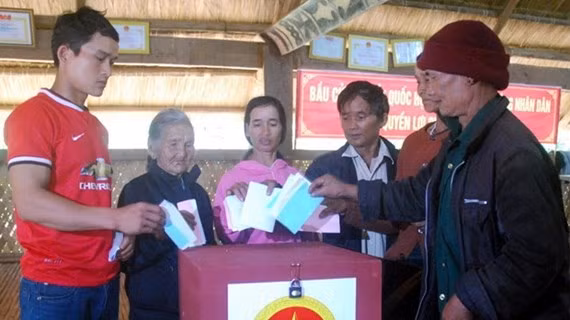 Directive du Politburo sur la direction des élections à l’AN et aux Conseils populaires ảnh 1