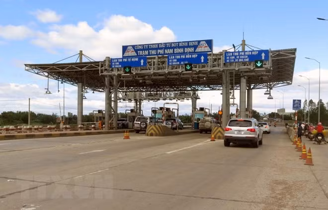 Le vice-PM Trinh Dinh Dung clarifie certaines questions dans le secteur des transports ảnh 1