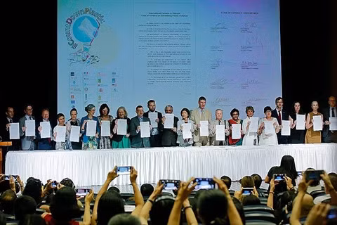 Réduction de la pollution par le plastique: une action commune ảnh 1