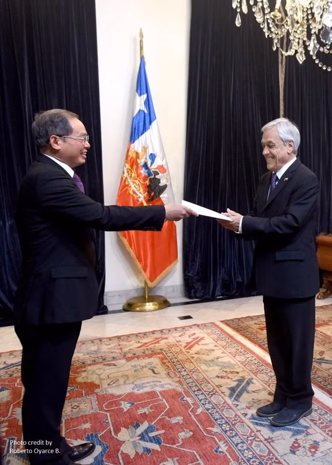 Le président chilien apprécie les réalisations économiques du Vietnam ảnh 1