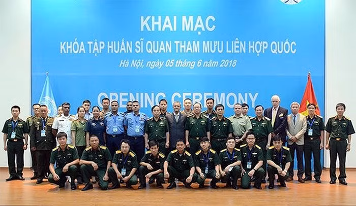 Formation d’officiers d’état-major pour l’ONU au Vietnam ảnh 1