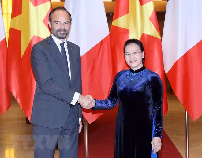 Le Vietnam attache de l'importance aux relations avec la France ảnh 1