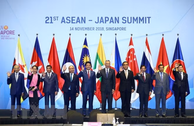Le PM Nguyen Xuan Phuc souligne l'engagement de l'ASEAN à renforcer ses liens avec le Japon ảnh 1