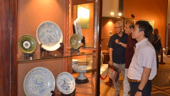 Près de 150 antiquités exposées à Ho Chi Minh-Ville ảnh 1