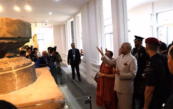 Le président indien visite le musée de sculpture Cham de Da Nang et le sanctuaire de My Son ảnh 1