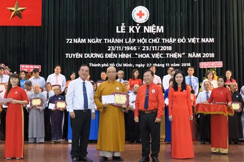 Des “fleurs de bienfaisances” à Hô Chi Minh-Ville ảnh 1