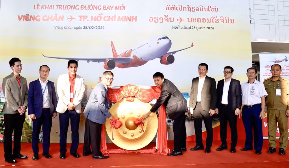 Vietjet ouvre une nouvelle route reliant Hô Chi Minh-Ville à Vientiane ảnh 1